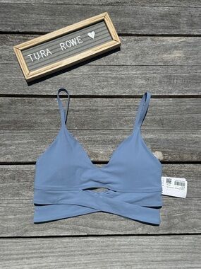 Lululemon V-Neck Crossover Underband Bra | Blue | Size 4 | NWT